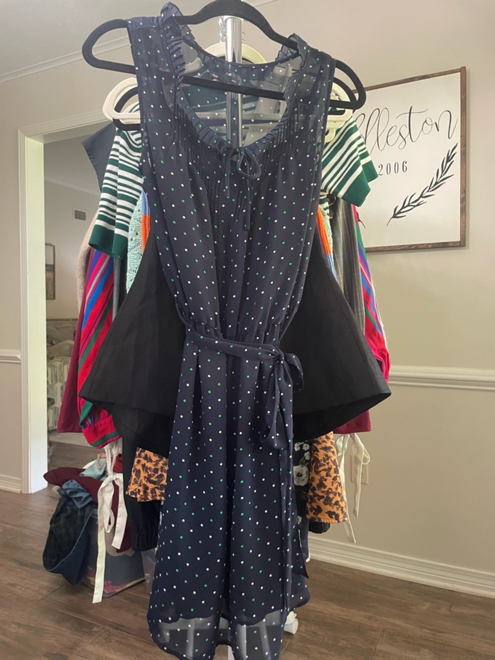 GAP Navy Polka Dot Dress Sleeveless Tie Waist Ruffle Neck Size Medium